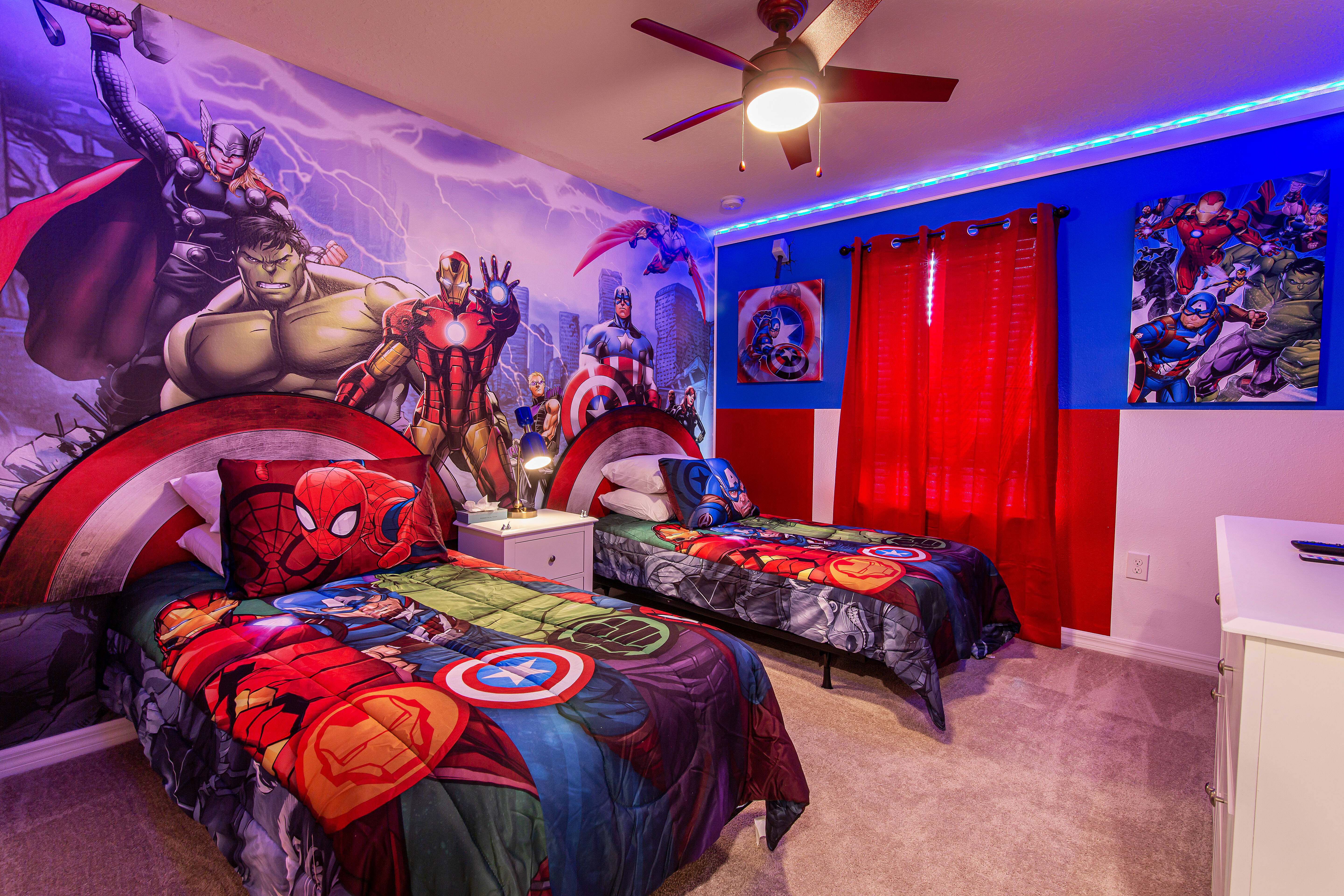 Casa temática com piscina privada e sala de jogos.
