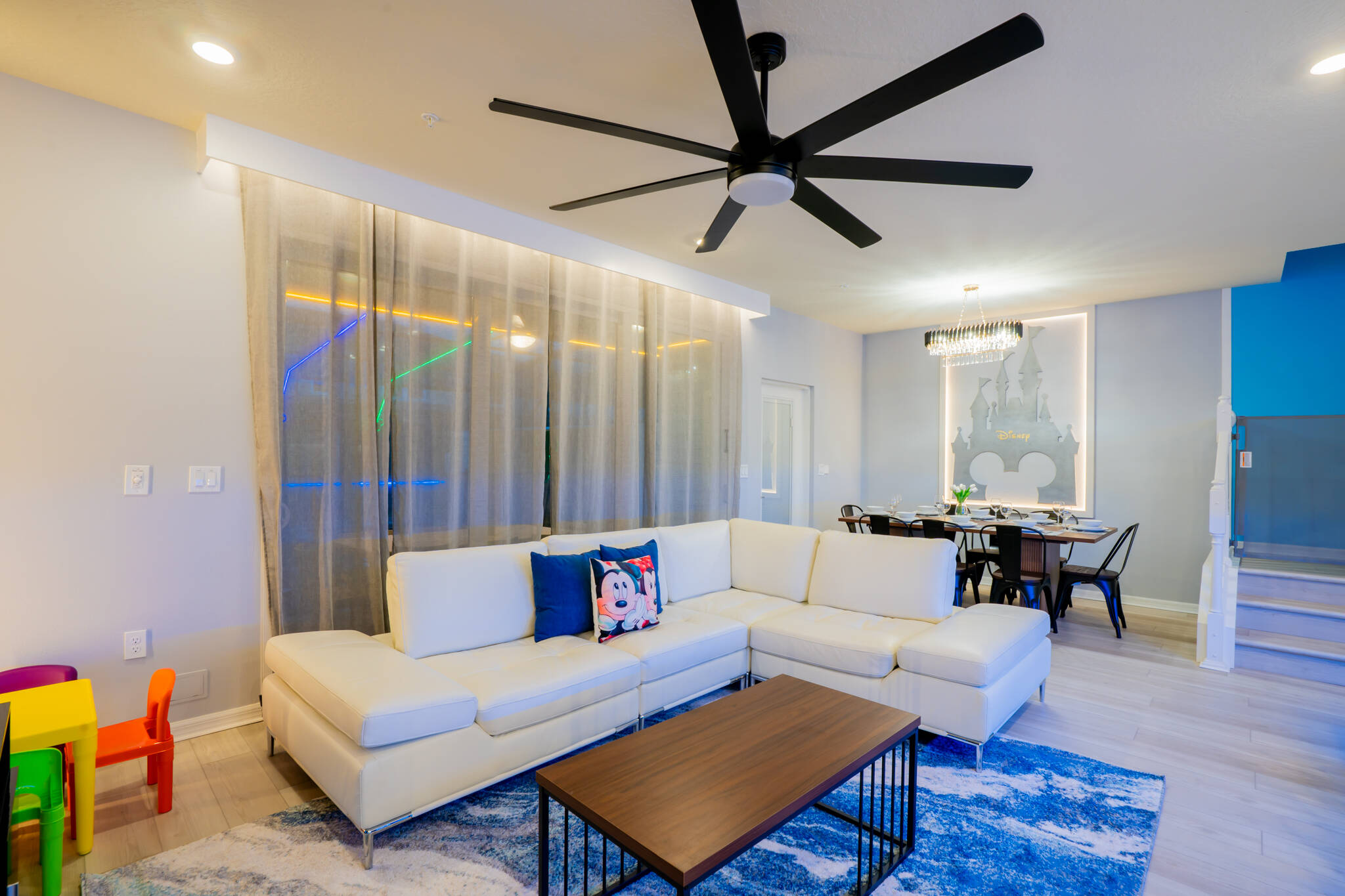 TOWNHOUSE COM 5 DORMITÓRIOS NO WINDSOR CAY