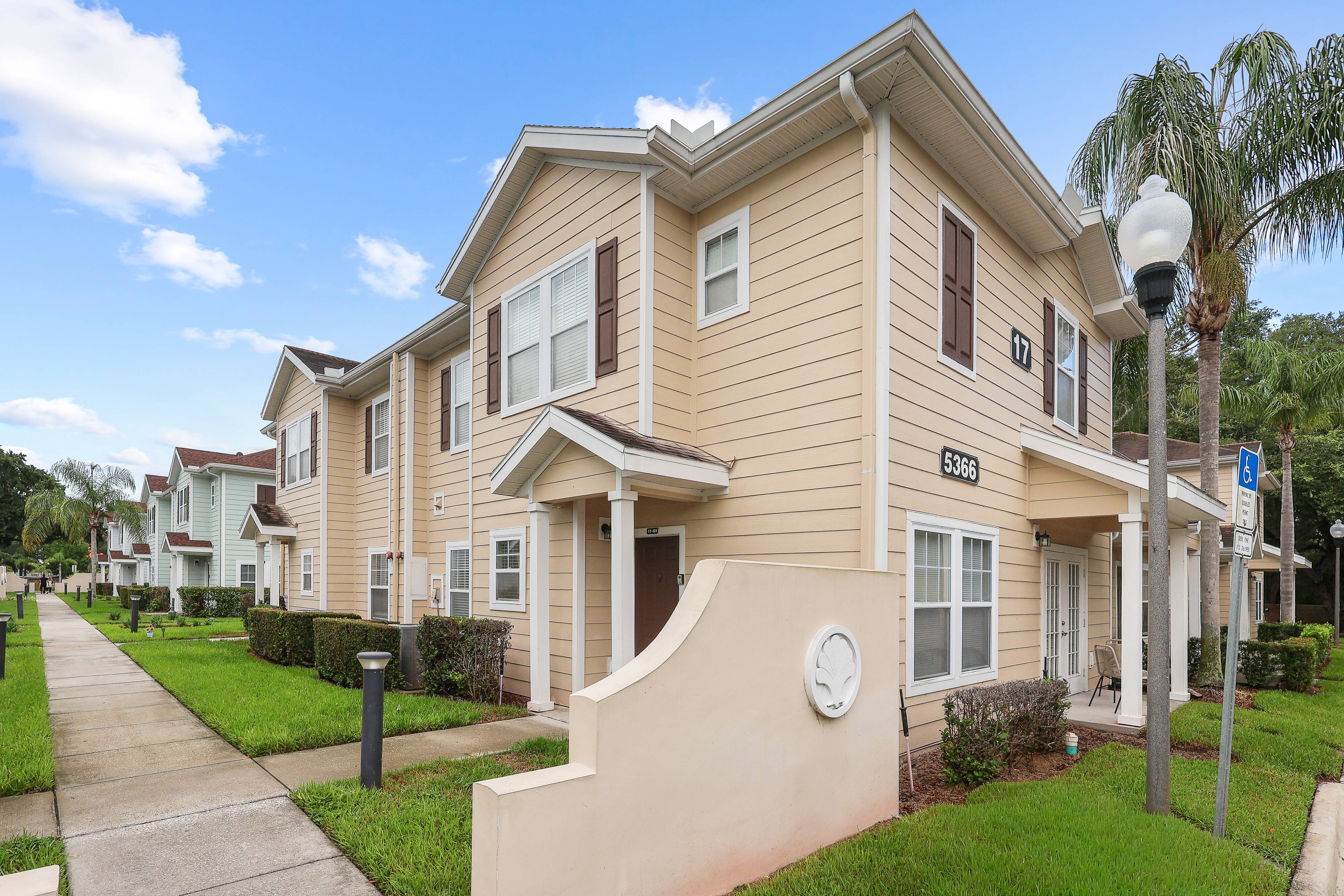 4BR townhouse with 2 kings in florida