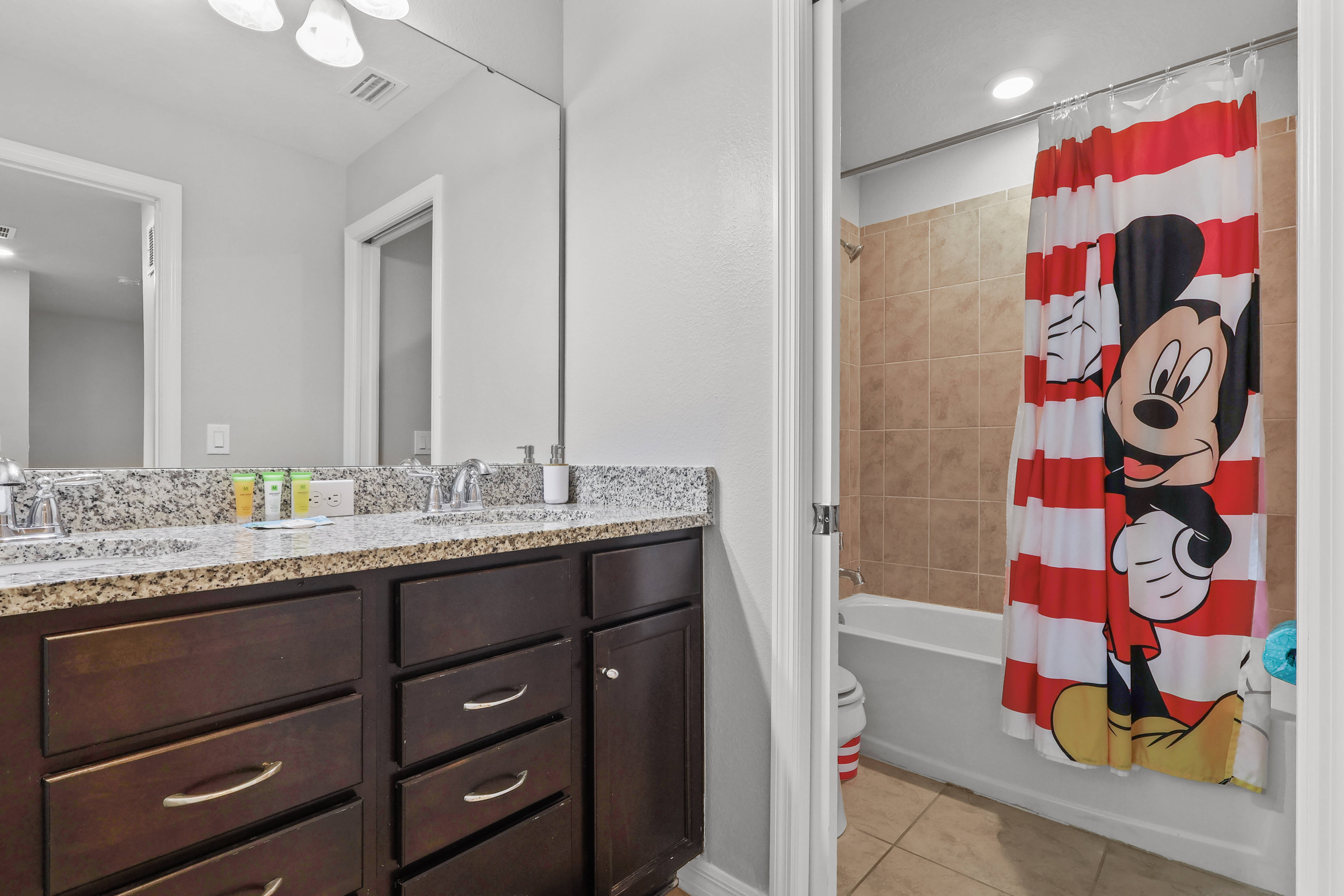 5BR townhouse with pool in davenport
