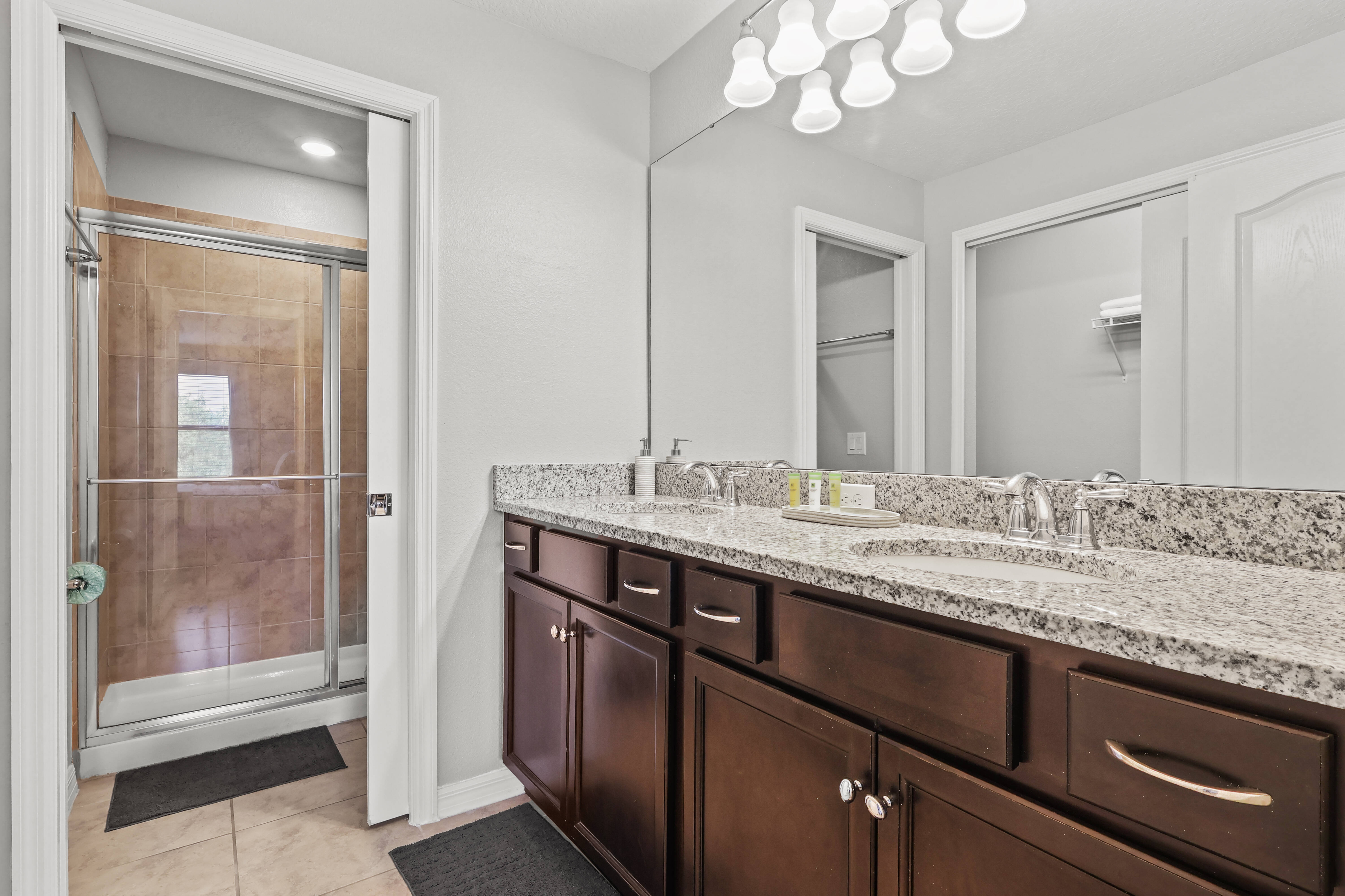 5BR townhouse with pool in davenport