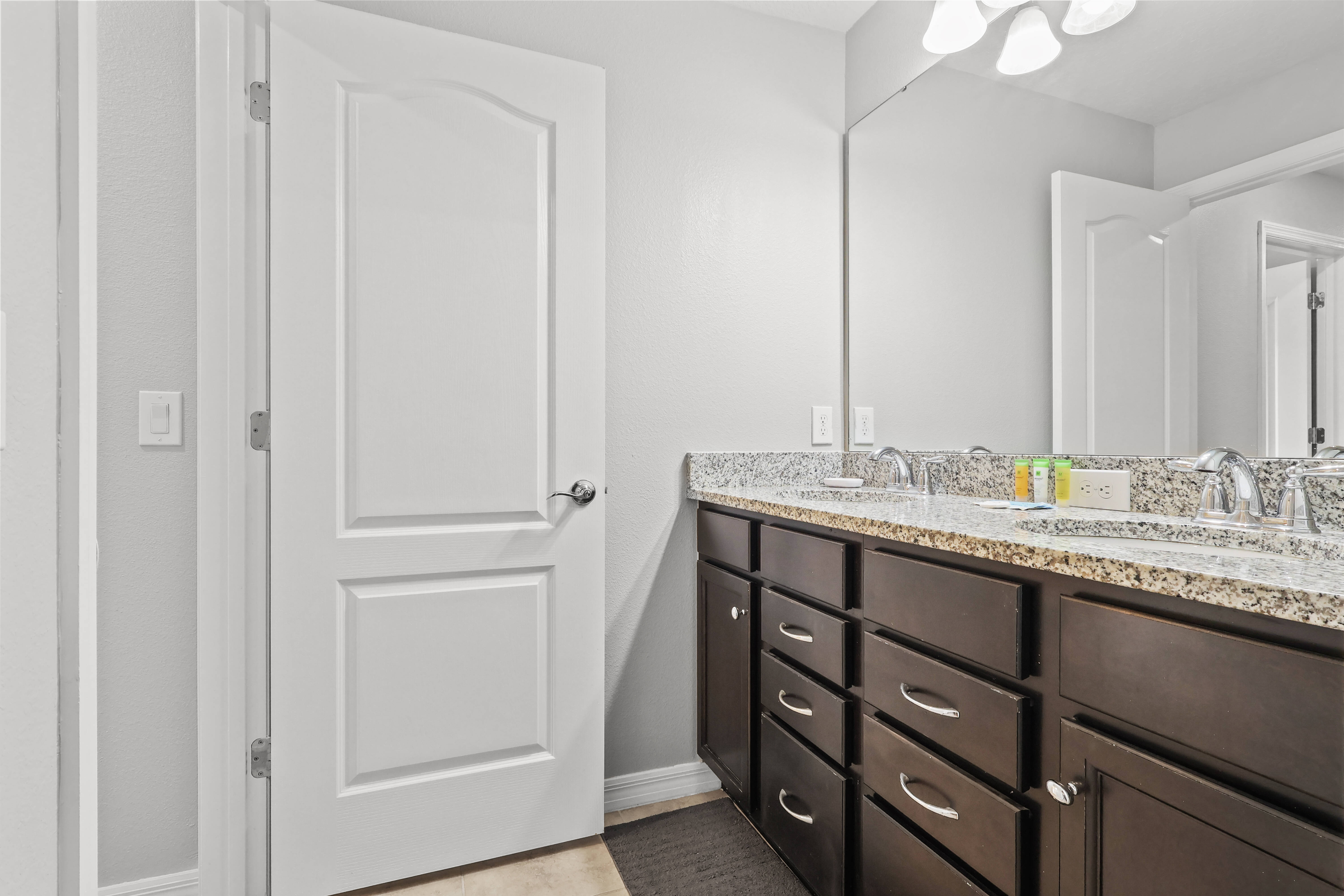 5BR townhouse with pool in davenport