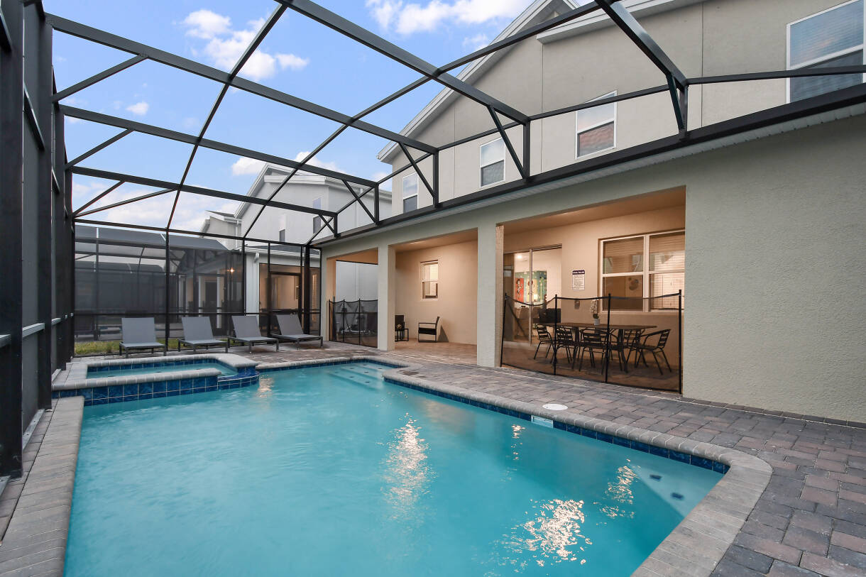 9BR w/ Private Pool & Theater Near Disney
