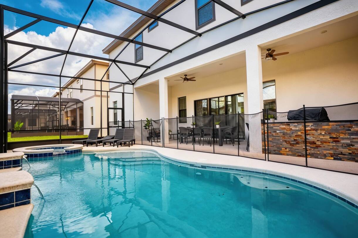 11BR Luxury w/ Game Room & Pool Near Disney