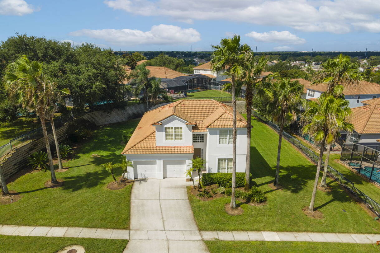 5BR home with 5 baths at Windsor Hills