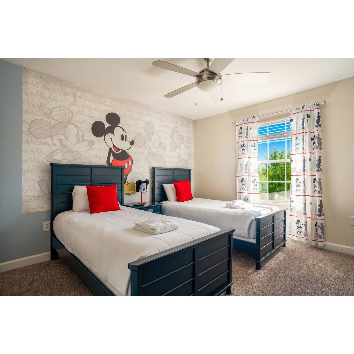 Family 4BR Pool Home in Champions Gate