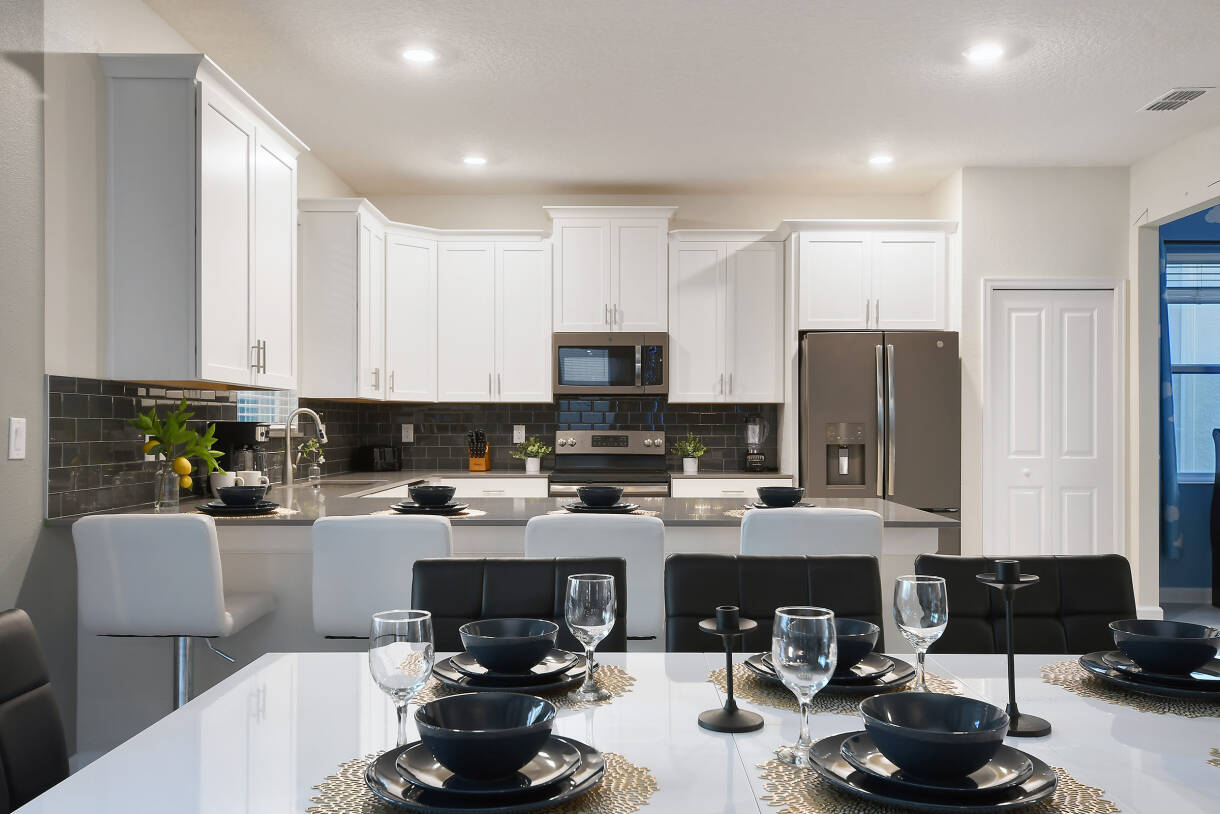9BR w/ Private Pool & Theater Near Disney