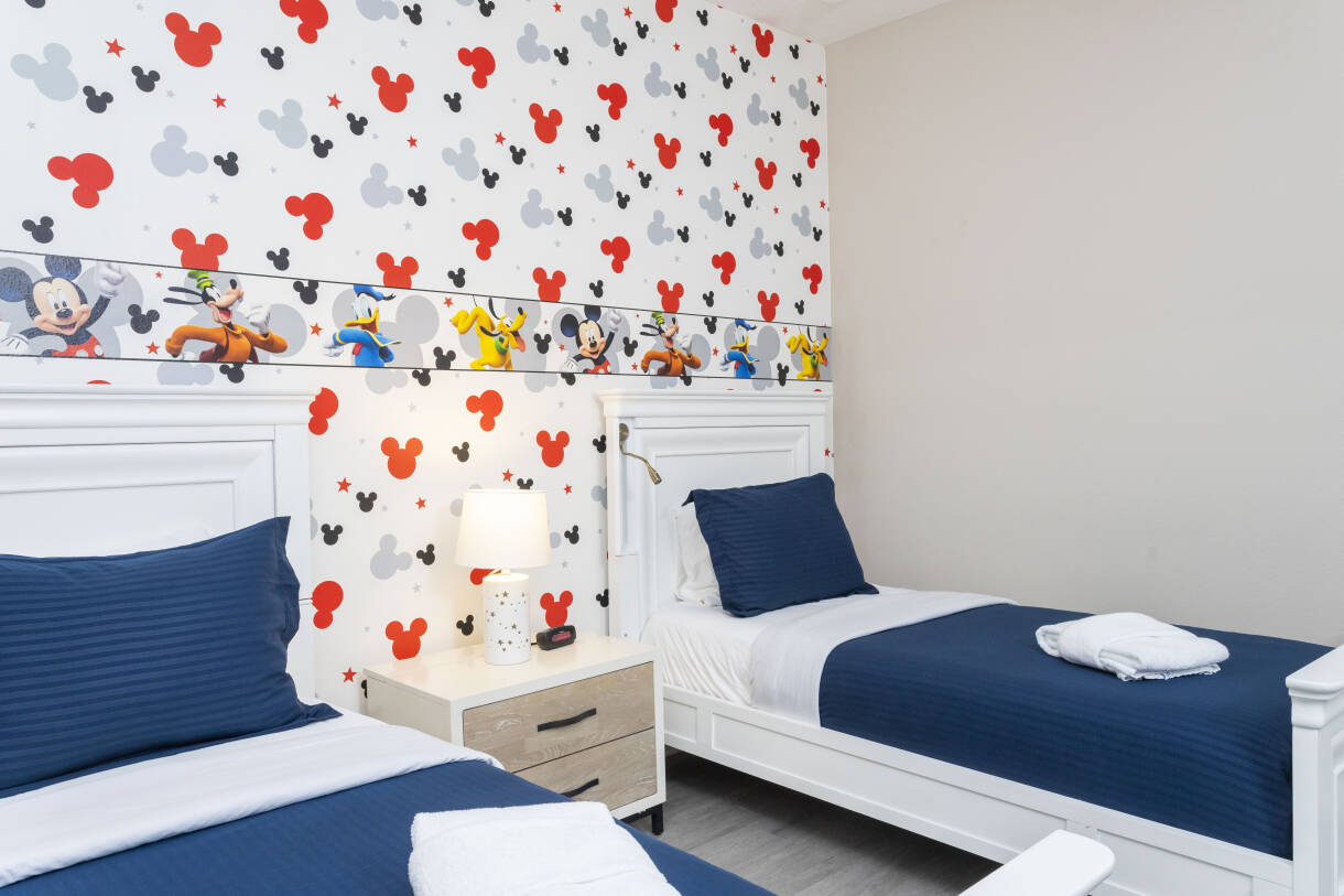 9BR Family Retreat Near Disney w/ Pool