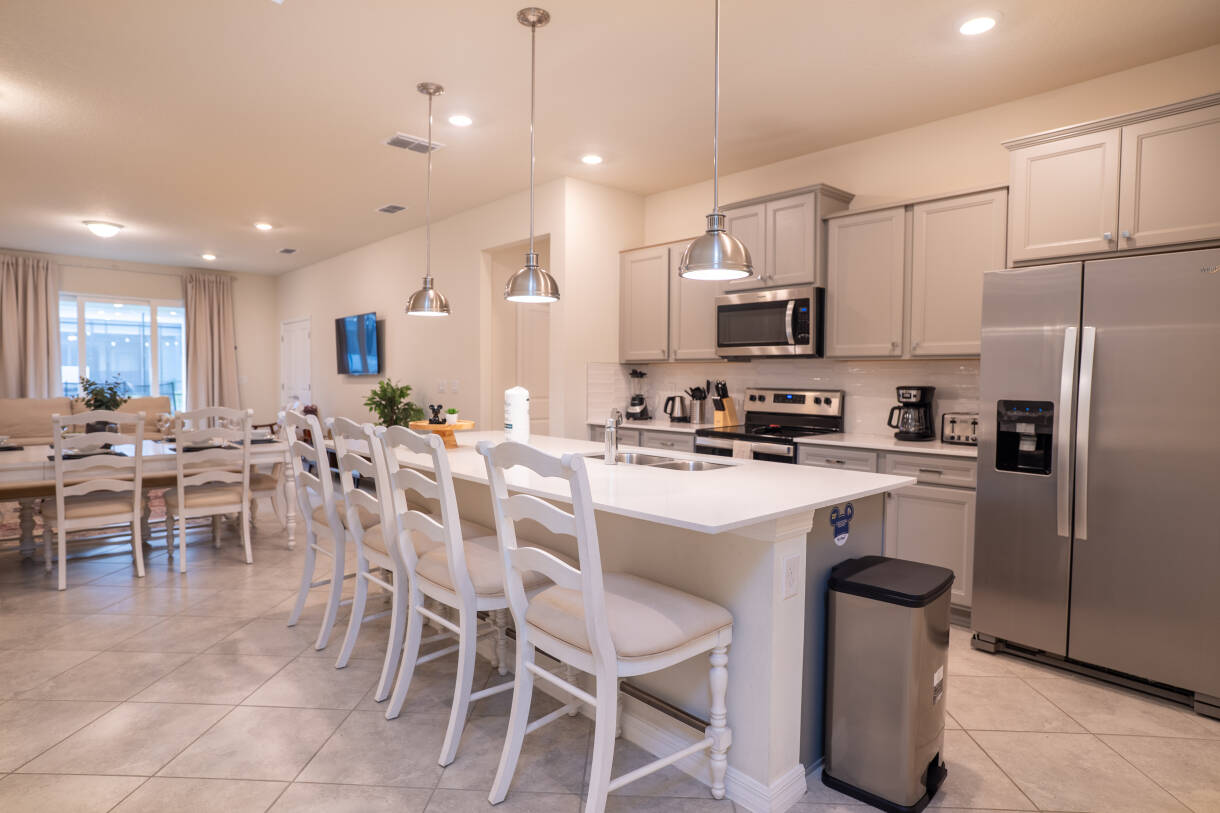 6BR Family Pool Home at Windsor Cay