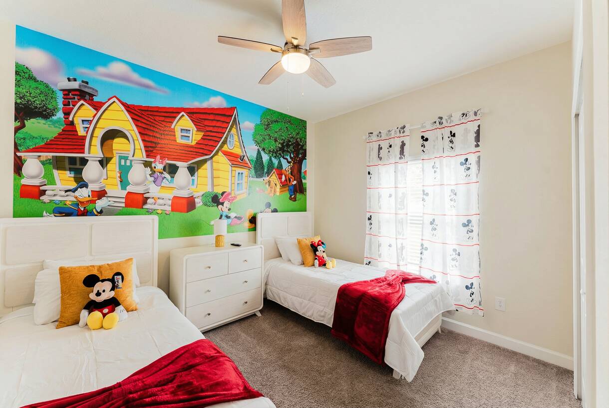 Storey Lake 5BR Family Home w/ Private Pool