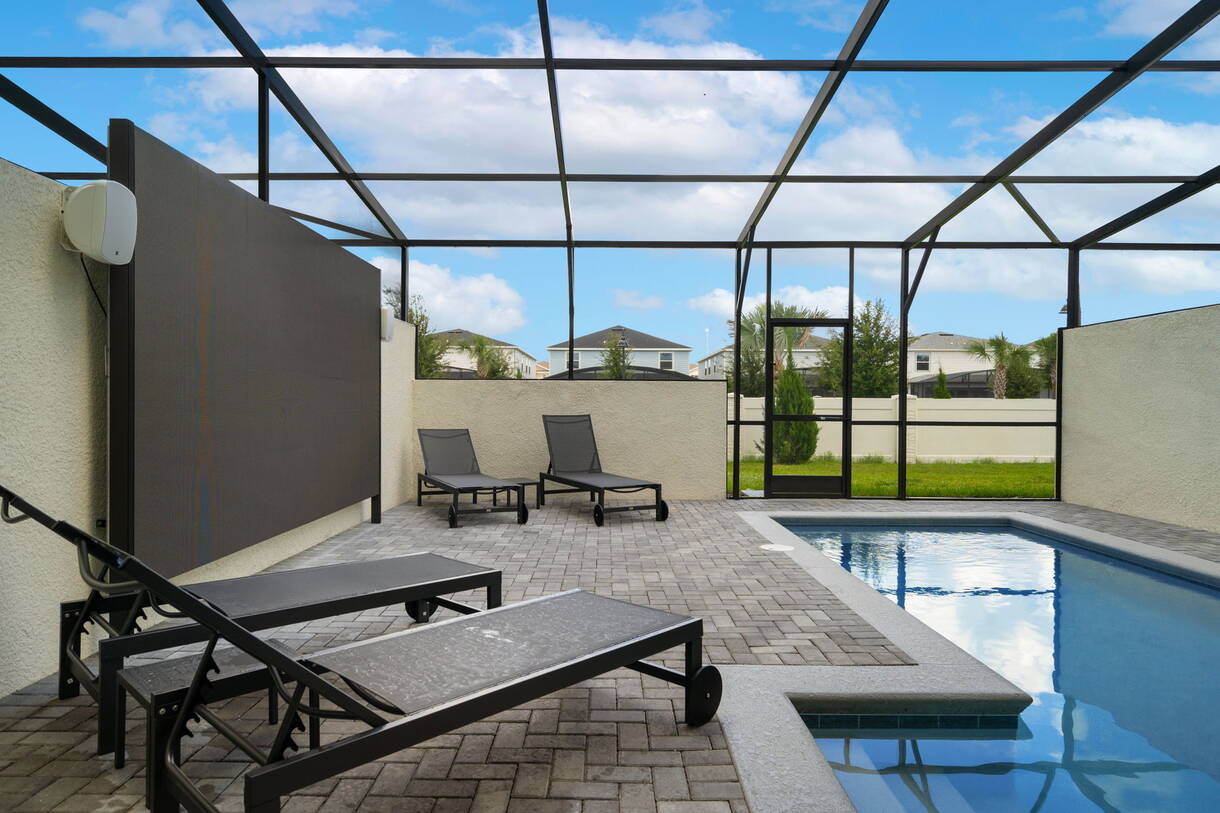 5BR townhouse sleeps 14 with game room