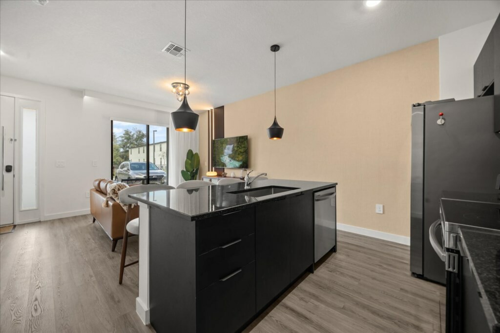 3 Bedrooms/ 3 Baths/ Hub Westside Reserve (3205ED)