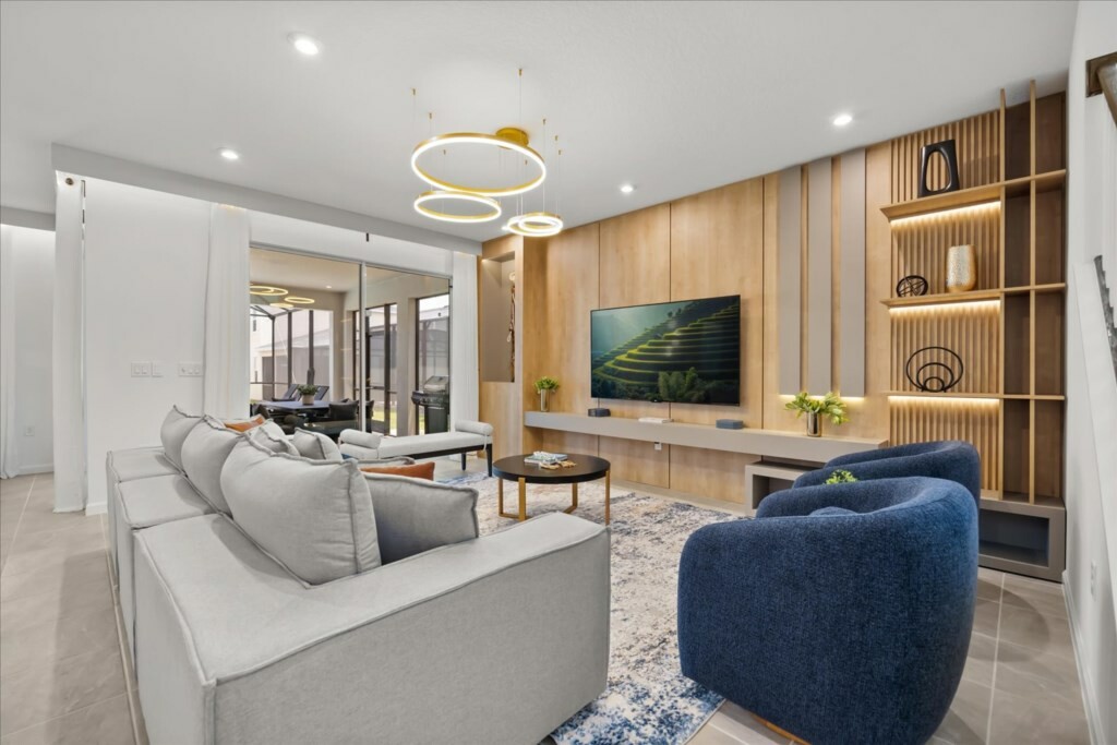 8 Bedrooms/ 4.5 Bathrooms/ Solara Resort (2337SW)