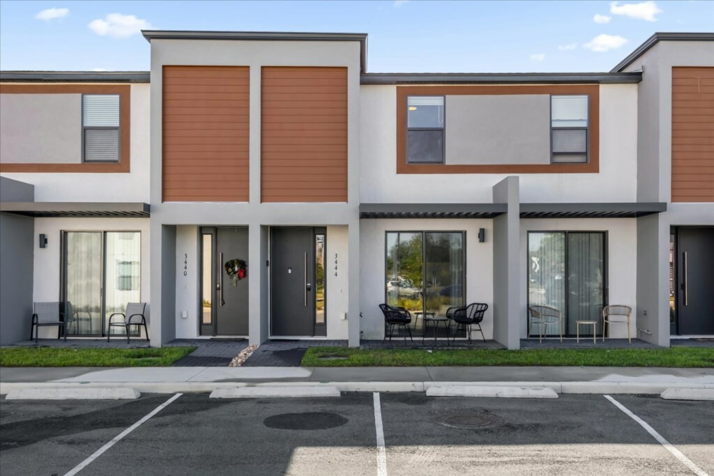 3 Bedrooms / 3 Baths/ The Hub At Westside (3444TT)