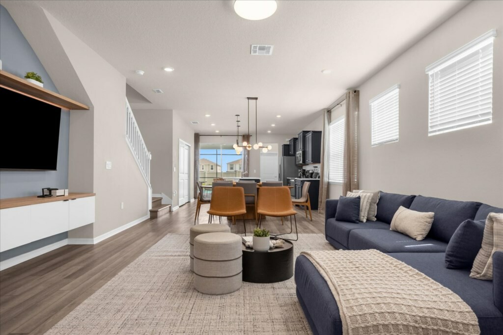 5 Bedrooms/ 5.5 Bathrooms/ Windsor Island(1131 AB)