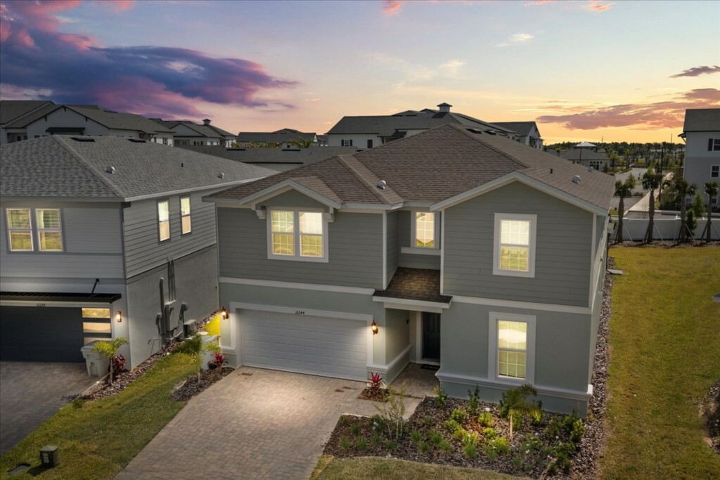 10 Bedrooms / 8 Bathrooms / Windsor Cay (16244SM)