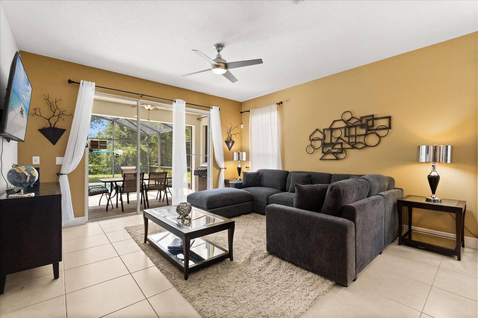 4 Bedrooms / 3 Bathrooms / Bella Vida (400LF)