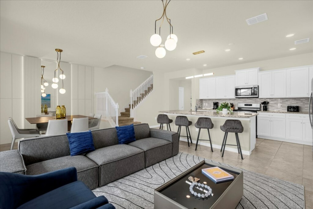 5 Bedrooms/ 4.5 Bathrooms/ Solterra (7538 OS)