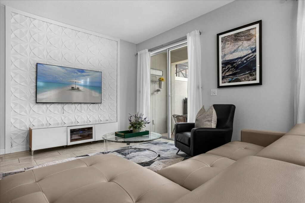 5 Bedrooms/ 4 Bathrooms/ Storey Lake (4813 LL)