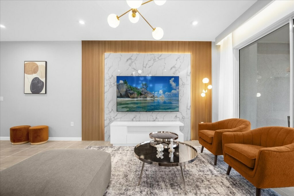 6 Bedrooms/ 4.5 Bathrooms/Solara Resort  (2322ZP)