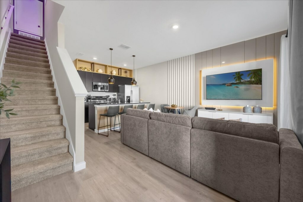 3 Bedrooms / 3 Baths/ The Hub At Westside (3444TT)