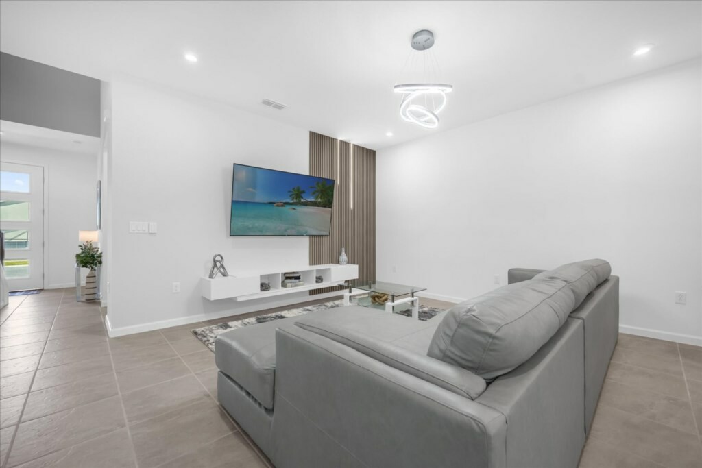 4 Bedrooms / 4.5 Bathrooms/ Solara (2378ZP)