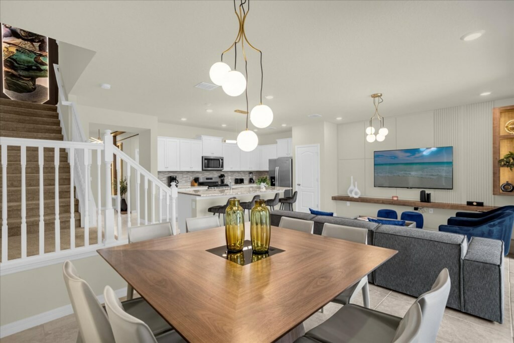 5 Bedrooms/ 4.5 Bathrooms/ Solterra (7538 OS)