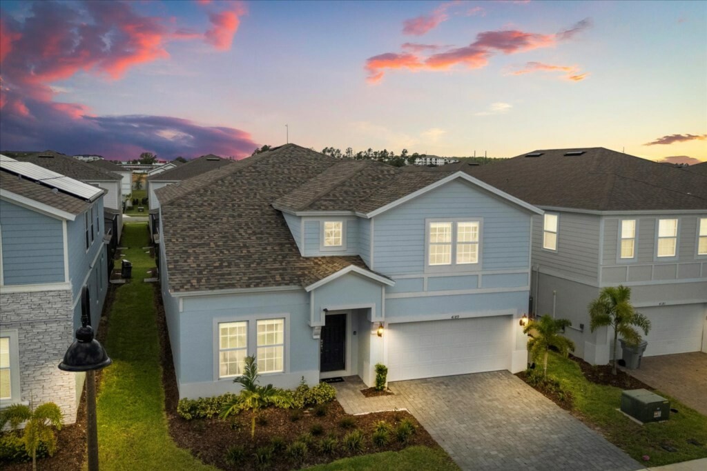 8 Bedrooms / 6 Bathrooms / Windsor Island (4189LA)