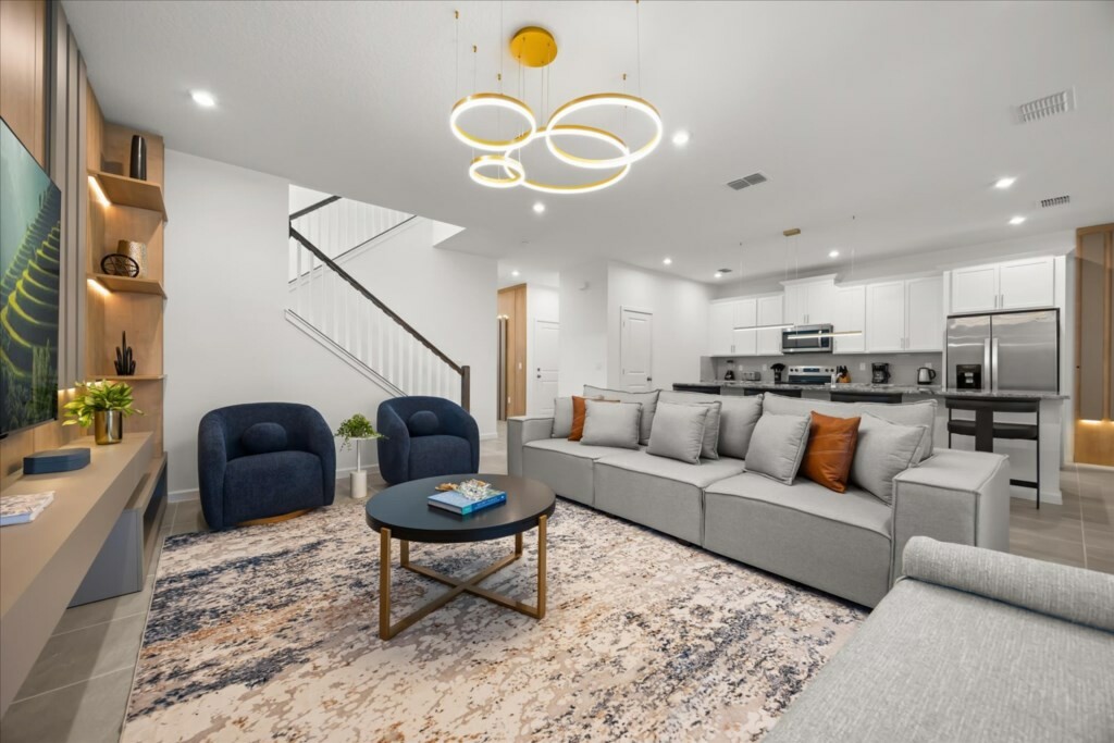 8 Bedrooms/ 4.5 Bathrooms/ Solara Resort (2337SW)