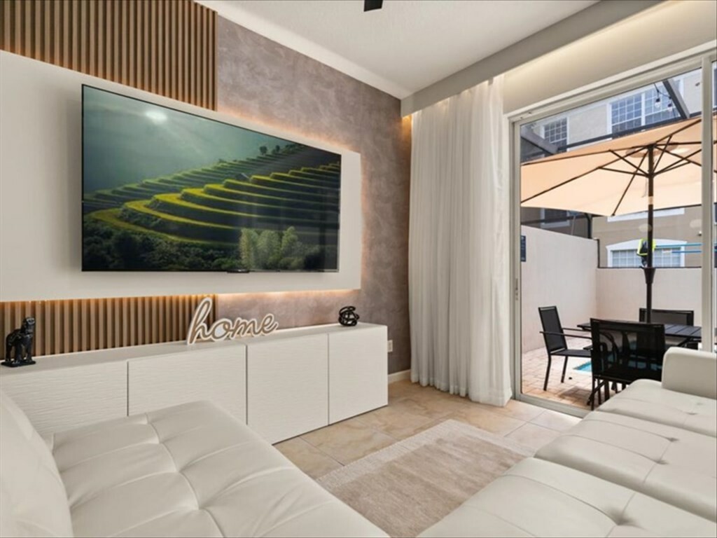 3 Bedrooms / 3 Bathrooms / Windsor Palms (2318SP)