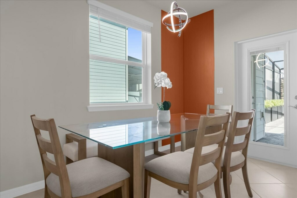 5 Bedrooms / 4.5 Bathrooms / Windsor Cay (1240BI)