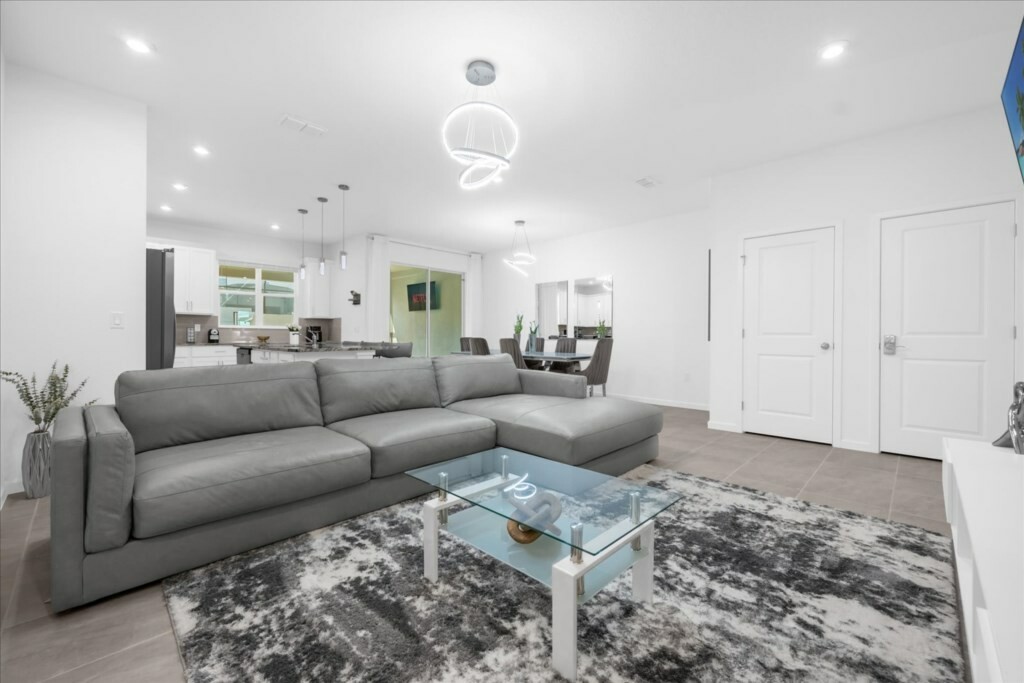 4 Bedrooms / 4.5 Bathrooms/ Solara (2378ZP)