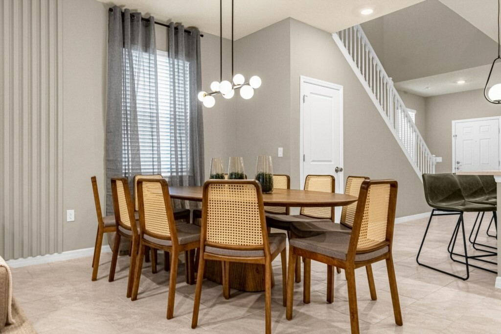 7 Bedroom/ 5.5 Bathroom/ Windsor Island (4424KR)