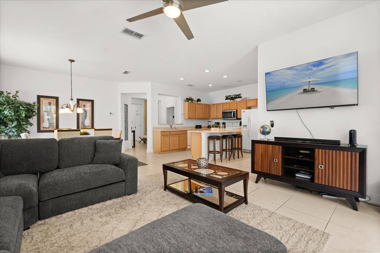 4 Bedrooms / 3 Bathrooms / Bella Vida (400LF)