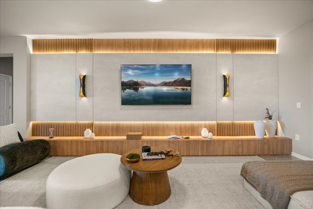 8 Bedrooms / 6 Bathrooms / Windsor Cay (15803CC)