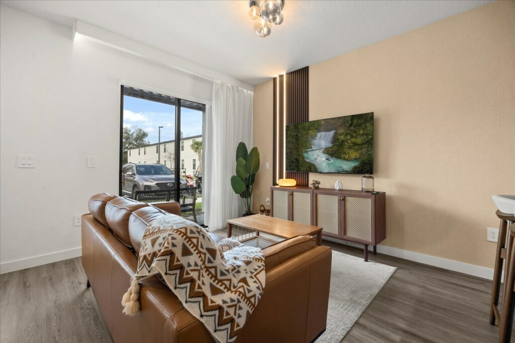 3 Bedrooms/ 3 Baths/ Hub Westside Reserve (3205ED)