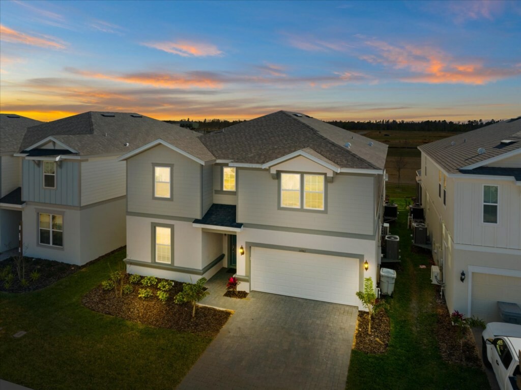 10 Bedrooms / 8 Bathrooms / Windsor Cay (15981CC)