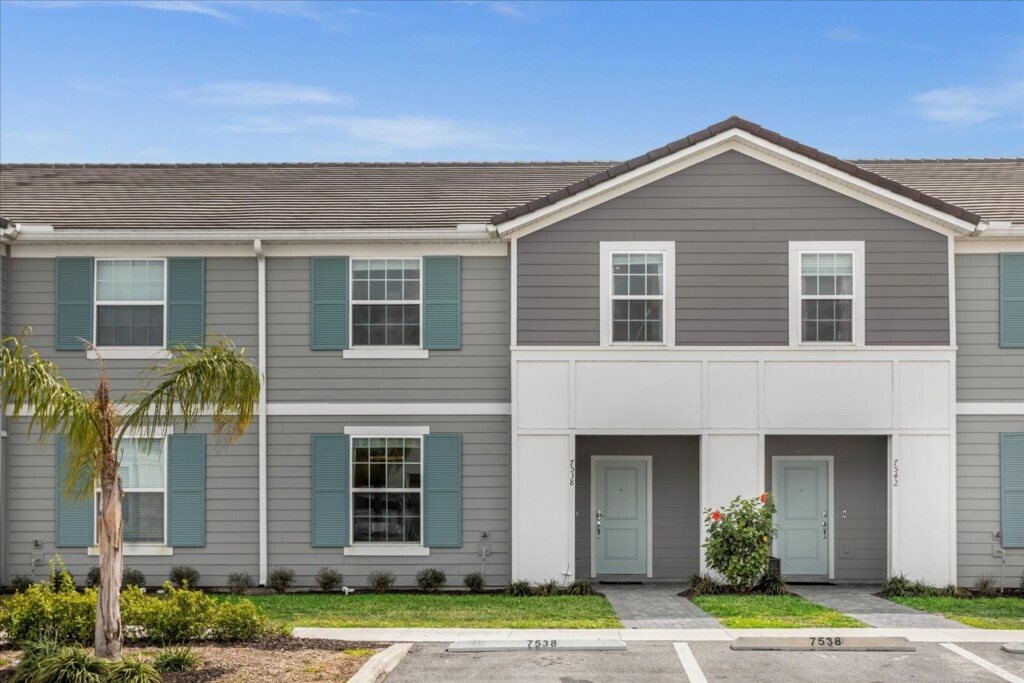 5 Bedrooms/ 4.5 Bathrooms/ Solterra (7538 OS)