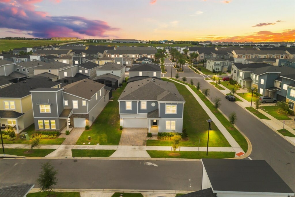 9 Bedrooms/ 6.5 Bathrooms/ Solara Resort (2342 CS)