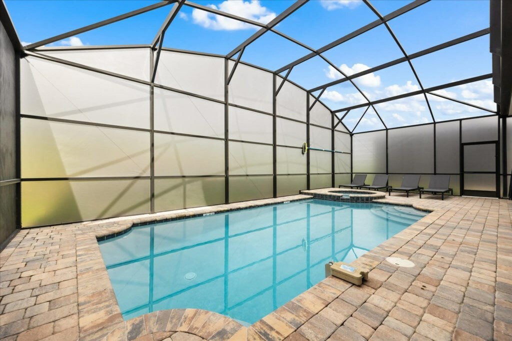 8 Bedrooms / 5 Bathrooms / Solara Resort (2330SR)