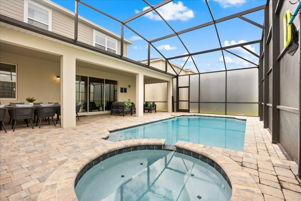 8 Bedrooms / 5 Bathrooms / Solara Resort (2330SR)