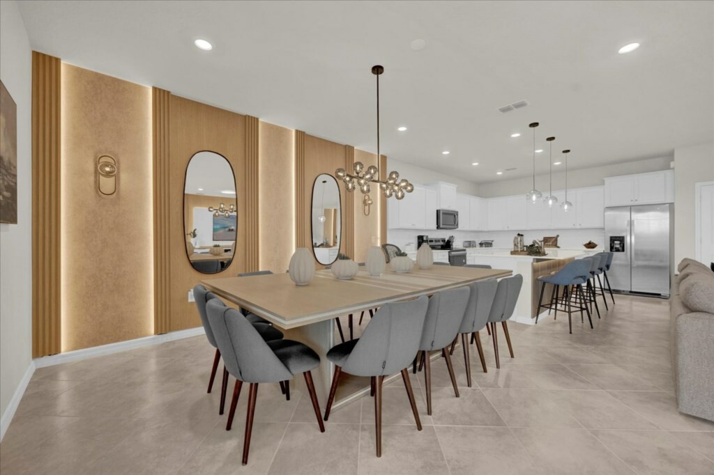10 Bedrooms / 8 Bathrooms / Windsor Cay (15981CC)