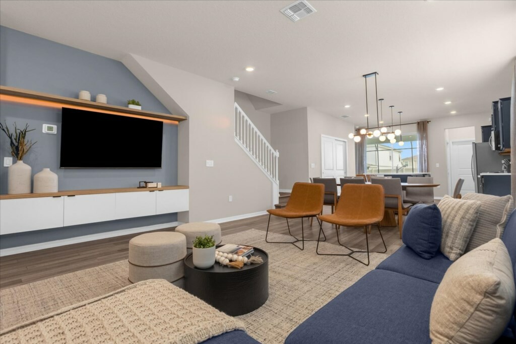 5 Bedrooms/ 5.5 Bathrooms/ Windsor Island(1131 AB)