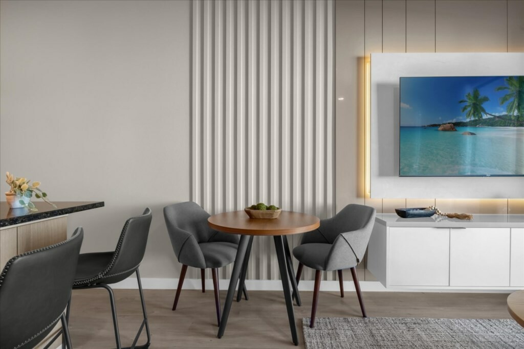 3 Bedrooms / 3 Baths/ The Hub At Westside (3444TT)