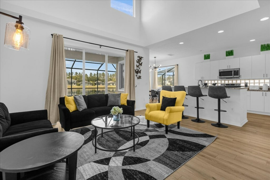 5 Bedrooms/ 3.5 Bathrooms/ Sunset Lakes (2943 SV)