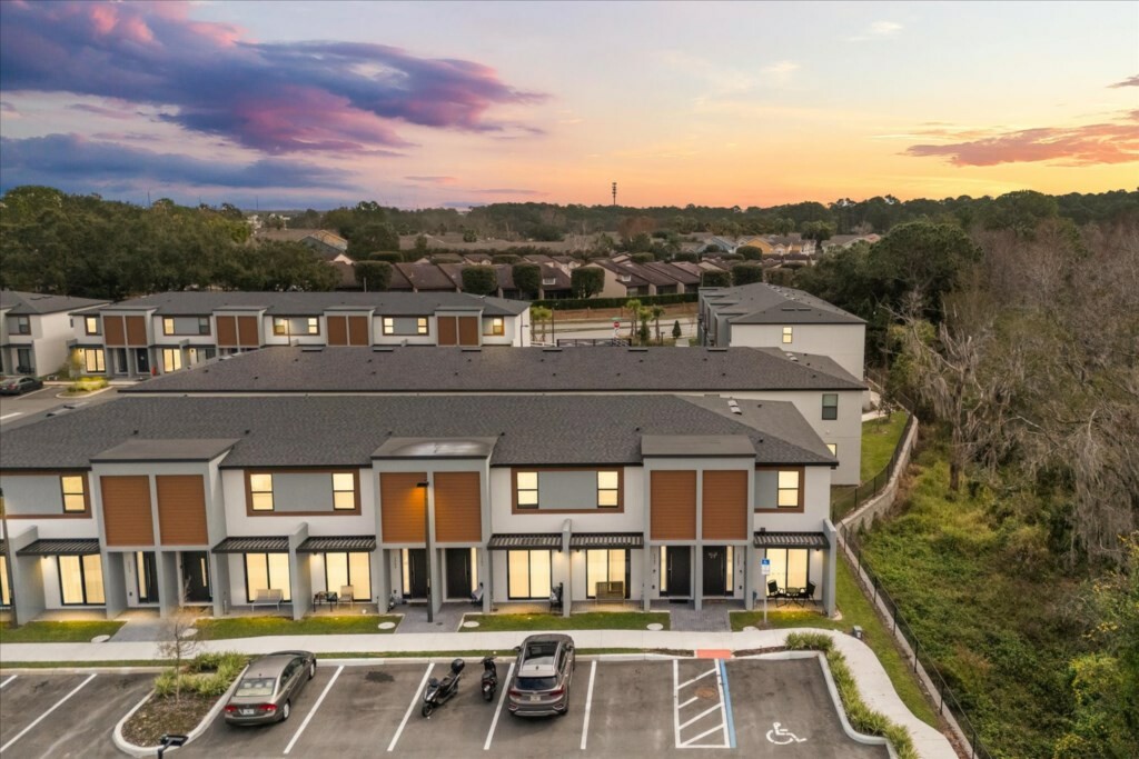 3 Bedrooms/ 3 Baths/ Hub Westside Reserve (3205ED)