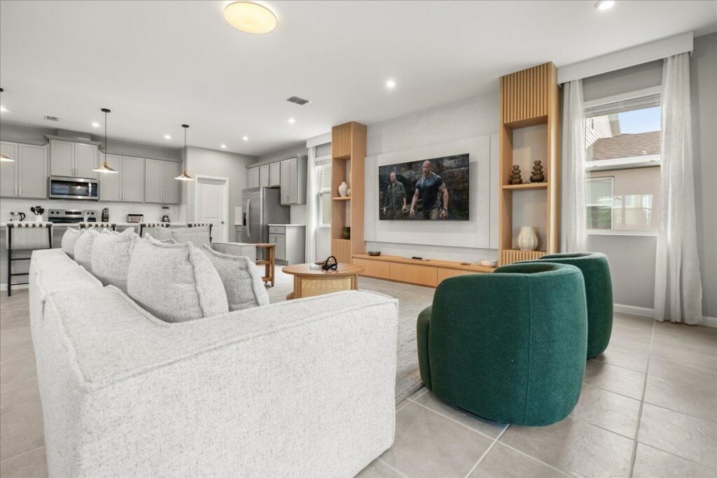 9 Bedrooms/ 6.5 Bathrooms/ Solara Resort (2342 CS)