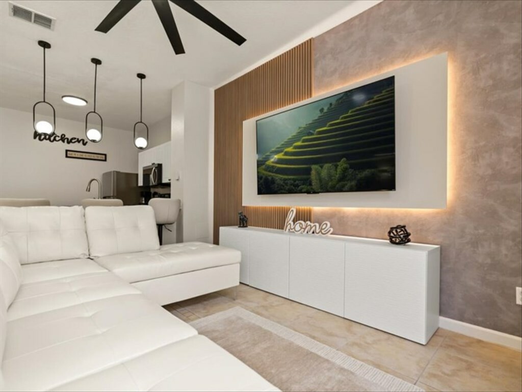 3 Bedrooms / 3 Bathrooms / Windsor Palms (2318SP)