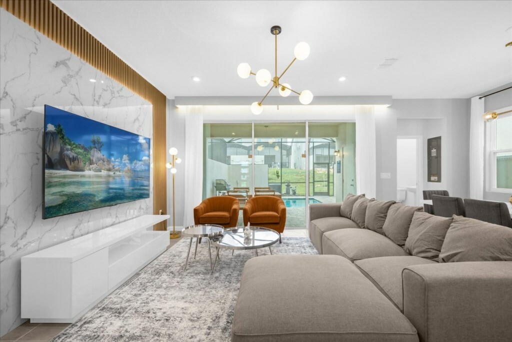 6 Bedrooms/ 4.5 Bathrooms/Solara Resort  (2322ZP)