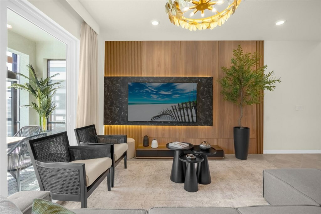 5 Bedrooms / 4 Bathrooms / Windsor Cay (16214TW)
